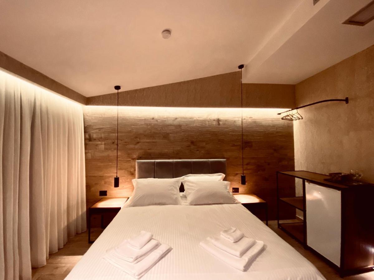 Deluxe Rooms In Blloku Area Тирана Екстериор снимка