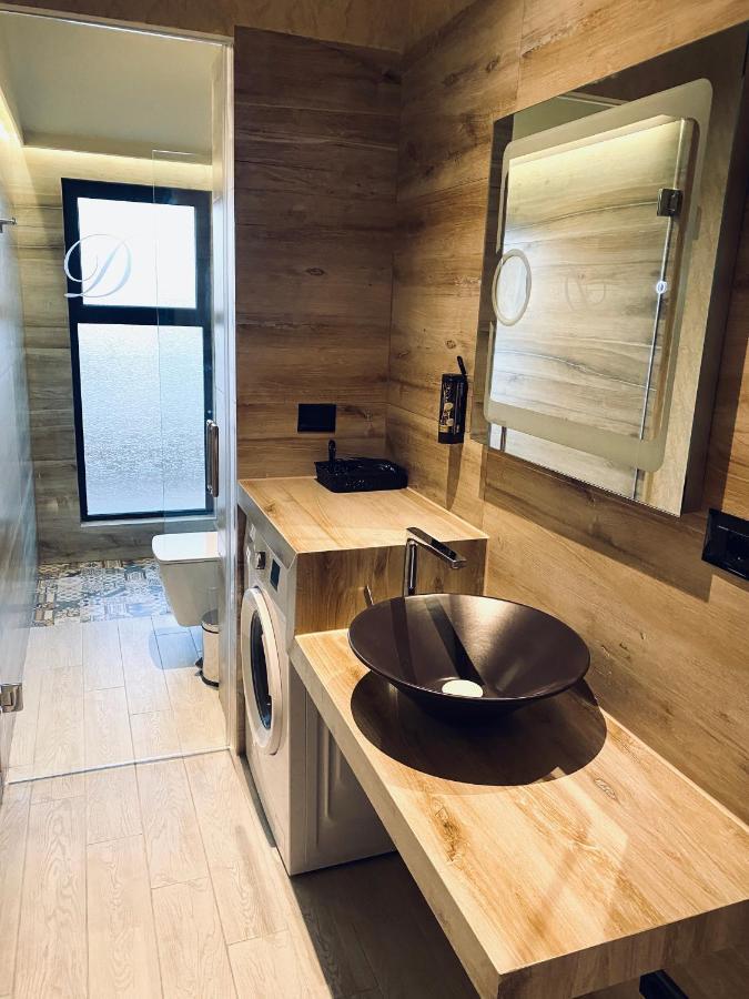 Deluxe Rooms In Blloku Area Тирана Екстериор снимка