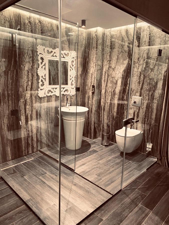 Deluxe Rooms In Blloku Area Тирана Екстериор снимка